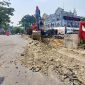 Tanggul setinggi hampir 2 meter di Galaxy , Bekasi Selatan dibongkar paksa