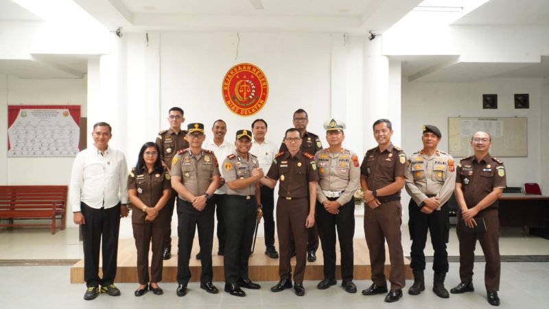Jajaran Polres Nias Selatan saat kunjungi Kejaksaan Negeri Nias Selatan