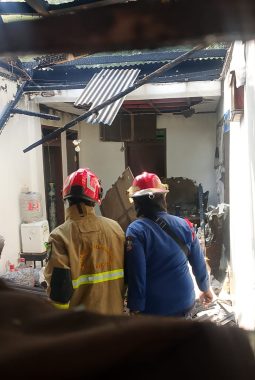 Kebakaran Lahap Sebuah Rumah Di Bekasi, Seorang Lansia Tewas