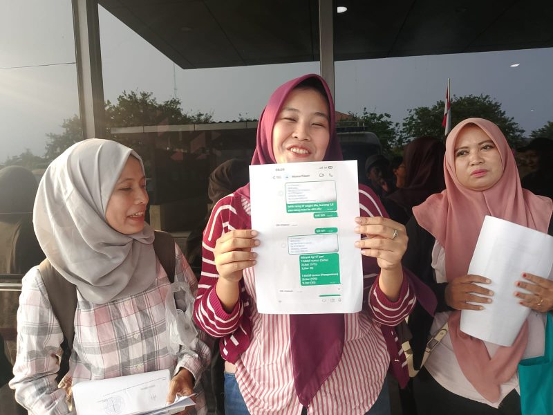 Korban penipuan sembako murah saat melapor ke Polres Metro Bekasi Kota 