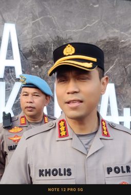 Kapolrestro Bekasi Kota Berganti, Kombes Pol Kusumo Wahyu Bintoro Serahkan Tongkat Komando Ke Kombes Pol Putu Kholis Aryana