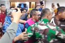 Mantan Kabid Pasar Disdagperin Kota Bekasi, JAS saat digiring petugas kejaksaan 