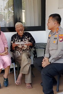 Kapolres Bekasi Kota Kunjungi Putra Sayuti Melik
