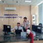 Kepala Kantor Imigrasi Kelas I TPI Tanjung Priok, Imam Setiawan meninjau pelayanan di Imigrasi Tanjung Priok. (Foto: Hab)
