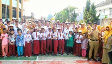 Pemprov DKI Jakarta bersama Kemendukbangga menggelar Gerakan Ayah Mengantar Anak Sekolah (GAMAS) di SLBN 02 Jakarta.