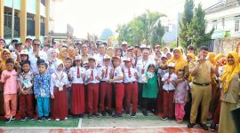Pemprov DKI Jakarta bersama Kemendukbangga menggelar Gerakan Ayah Mengantar Anak Sekolah (GAMAS) di SLBN 02 Jakarta. 