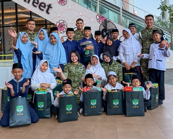 Kodam Jaya menggelar Senyum Jayakarta ke-2 dengan mengajak anak yatim mengunjungi PT Indofood dan AEON Mall Deltamas. 