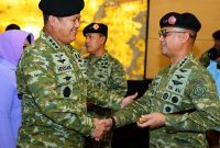 Pangkogabwilhan II Marsdya TNI Muzafar menerima kenaikan pangkat bersama 105 Perwira Tinggi TNI di Mabes TNI. 