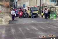 Perlintasan sebidang Jalan Ampera Bekasi Timur 