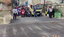Perlintasan sebidang Jalan Ampera Bekasi Timur