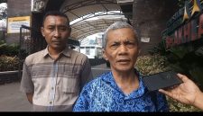 Sekretaris Pendiri IAW Iskandar Sitorus saaat diwawancarai sejumlah awak media usai bertemu penyidik di Kejaksaan Agung, Selasa (14/7/2026) Foto; Edar/Mediakarya