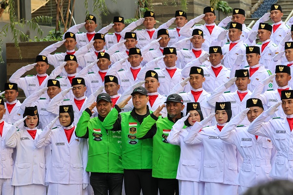 Sebanyak 47 mitra driver Gojek menjadi Gojek Paskibra dalam upacara HUT RI ke-81 di Cibis Park, Cilandak, Jakarta, setelah menjalani pembinaan PPI.