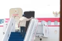 Presiden Prabowo Menaiki Tangga Pesawat Kepresidenan