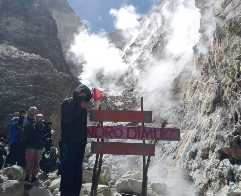 Kawah Candradimuka Gunung Lawu (Foto: dok.Mediakarya/Sunyoto)