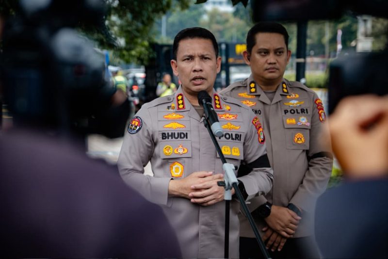 Penyampaian aspirasi di Jakarta berlangsung kondusif. Massa AMPB menyampaikan aspirasi di depan DPR sebelum diterima pimpinan DPR dan meninggalkan lokasi.