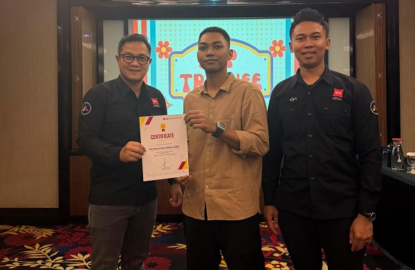 Muhammad Akbar Rifai, lulusan Aero Astra Akademia Lampung, meraih The Best Trainee Housekeeping di Ibis Bandung Trans Studio, hotel jaringan Accor Group.
