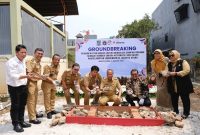 Peletakan batu pertama (groundbreaking) biodigester komunalberbasis sampah organik di Rorotan dan Rawa Badak.