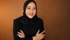 Endang Oktaviyanti (Makeup Artist Profesional dan Wartawan Senior)