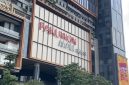 Pakuwon Mall yang telah membongkar pagar besi