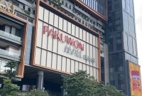 Pakuwon Mall yang telah membongkar pagar besi