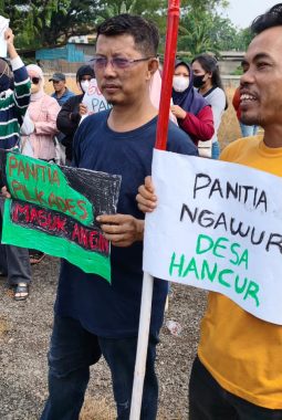 BPD Bekukan Panitia Pilkades Burangkeng usai Didemo Warga