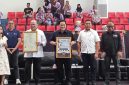Menteri Pemuda dan Olahraga (Menpora) Erick Thohir dan Ketua PB Muaythai Indonesia La Nyalla Mattalitti saat pembukaan Indonesia Muaythai Championship 