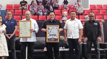Menteri Pemuda dan Olahraga (Menpora) Erick Thohir dan Ketua PB Muaythai Indonesia La Nyalla Mattalitti saat pembukaan Indonesia Muaythai Championship