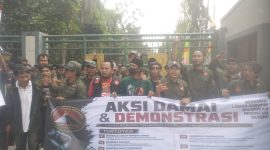Aksi yang sebelumnya dilakukan oleh Tri Nusa Bekasi Raya menuntut Plt.Bupati Bekasi copot Dirum Tirta Bhagasasi Daud Husin.