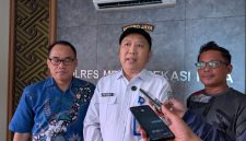 Dirut PT Mitra Patriot, David Raharja saat membuat laporan polisi