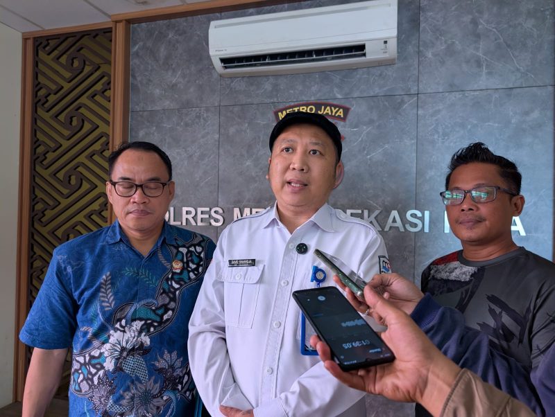 Dirut PT Mitra Patriot, David Raharja saat membuat laporan polisi