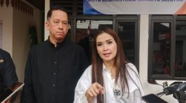 Derek Prabu Maras bersama dengan Kuasa hukumnya, Yuli Yanti Hutagaol, S.H., M.H., C.Med., C.R.A., 