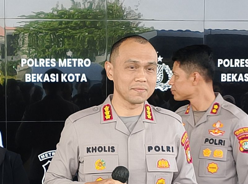 Kapolres Metro Bekasi Kota Kombes Pol Putu Kholis Aryana 