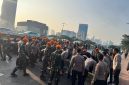 Kodam Jaya membantu Polri mengamankan aksi unjuk rasa di depan Gedung DPR/MPR RI dengan menyekat pergerakan massa menuju arah Slipi, Jakarta Barat.