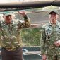 Pangdam Jaya Letjen TNI Deddy Suryadi mendampingi Menhan Sjafrie Sjamsoeddin mengunjungi Yonif TP 899 di Depok. 