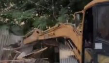 Proses penggusuran bangunan liar di Kecamatan Medansatria Kota Bekasi.