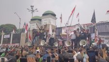 Massa Aksi Depan Gedung DPR RI