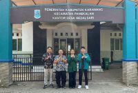 Tim PKM UNJ mengedukasi siswa SDN Medalsari III Karawang tentang bahaya cyberbullying dan pentingnya sikap asertif untuk membangun generasi digital yang cerdas dan tangguh. 