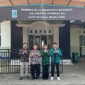 Tim PKM UNJ mengedukasi siswa SDN Medalsari III Karawang tentang bahaya cyberbullying dan pentingnya sikap asertif untuk membangun generasi digital yang cerdas dan tangguh. 