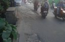 Jalan MT Haryono Kecamatan Setu yang rusak parah dari satu tahun lalu, dan telah diajukan permohonan perbaikan lepada Dinas Sumber Daya Air Bina Marga dan Bina Konstruksi (DSDABMBK) Kabupaten Bekasi namun belum juga direspon oeh pihak Pemkab Bekasi.