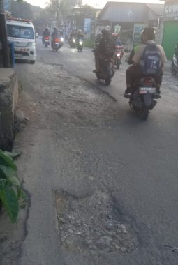 Jalan MT Haryono Kecamatan Setu Rusak Parah, Dinas SDABMBK Kabupaten Bekasi “Tutup Mata”