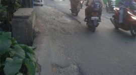 Jalan MT Haryono Kecamatan Setu yang rusak parah dari satu tahun lalu, dan telah diajukan permohonan perbaikan kepada DSDABMBK Kabupaten Bekasi namun belum juga direspon.