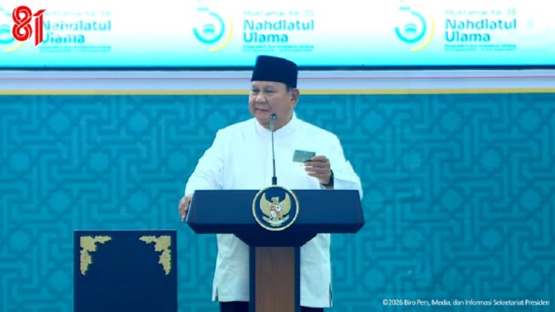 Presiden Prabowo Menerima KTA Warga NU Pada Penutupan Harlah NU Ke 35