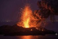 Semburan larva Gunung Anak Krakatau  (Ist)