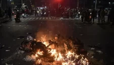 Suasana mencekam saat peristiwa kerusuhan di malam 27 Agustus 2026 (Foto: Istimewa)