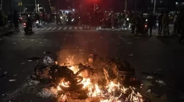Suasana mencekam saat peristiwa kerusuhan di malam 27 Agustus 2026 (Foto: Istimewa)