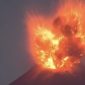 Semburan awan panas dari erupsi anak gunung Krakatau Banten.