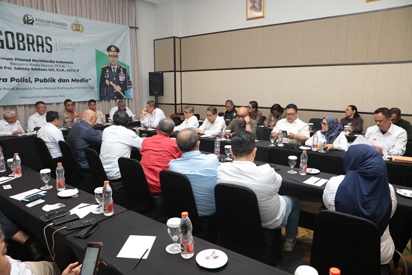 Ngobrol Santai (Ngobras) Forum Forum Pimred Multimedia Indonesia (FRMI) bersam Kadiv Humas Polri Irjen Pol. Johnny Eddizon Isir. (Foto: Hab)