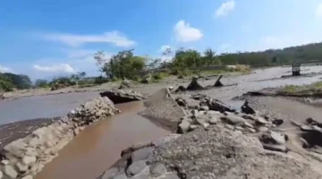 Bendung Notog di Desa Kalinusu, Kecamatan Bumiayu,  Brebes. (Sumber Foto: Suara Merdeka)