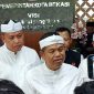 Dedi Mulyadi (Gubernur Jawa Barat) bersama Wali Kota Bekasi Tri Adhianto saat diwawancara media di Plaza Pemkot pada Jumat (04/09/26)