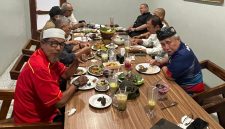 Beberapa tokoh senior Golkar Kota Bekasi saat bertemu dengan tim dari Ranny Fahd Arafiq